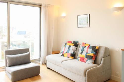 Renovated studio with quiet balcony