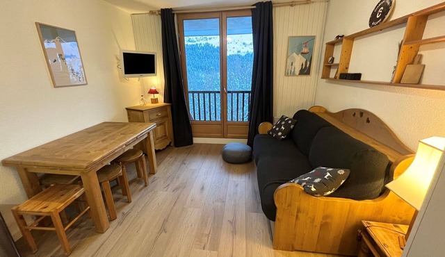 Renovated studio with alcove and balcony in Flaine center