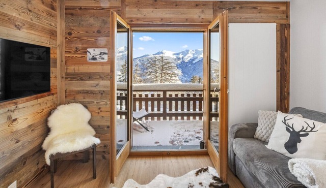 Renovated studio with mountain views