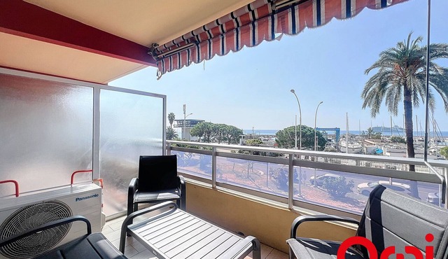 Renovated studio with terrace, air conditioning and parking in Menton
