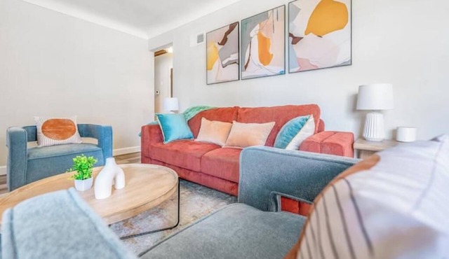 Renovated Stylish Home Central New Furnishings