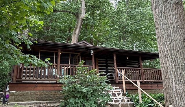 Renovated Summer Cabin in Atlantic Highlands – Walk to NYC Ferry!