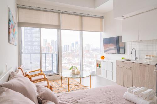 Renovated Suite - Steps from Eaton Centre, Nathan Phillips Sq, and Kensington Market