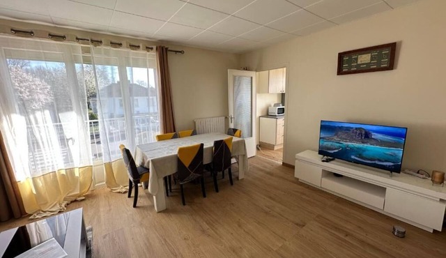 Renovated townhouse near lakes and Nigloland park