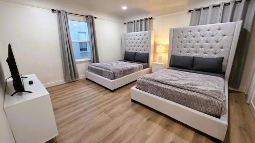 Renovated Three Bedroom Near Cedars Sinai and Beverly Hills With Parking