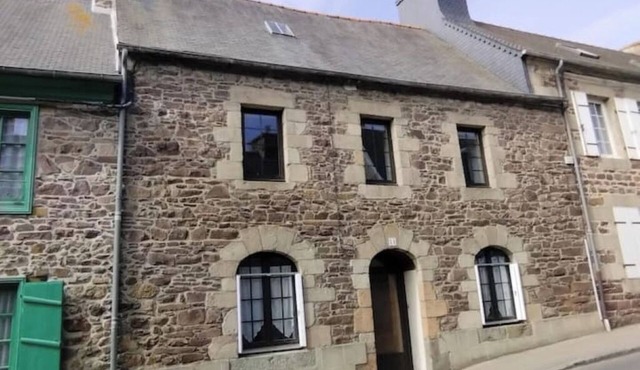 Renovated town house ideally located.