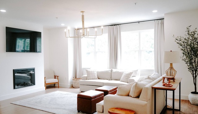 Renovated Townhome in Heart of Prince Frederick