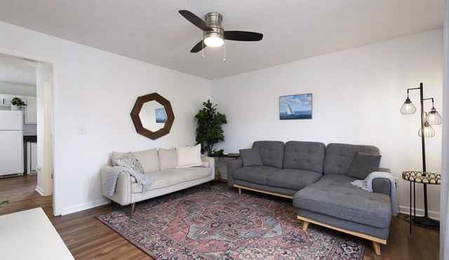 Renovated Townhome with Two King Beds & Sep Bath