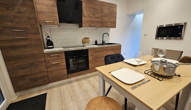 Renovated townhouse with private garage in Épinal