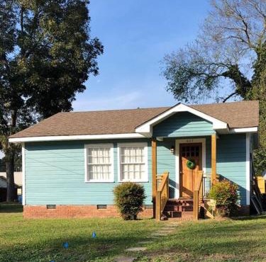 Renovated turn of the century downtown cottage