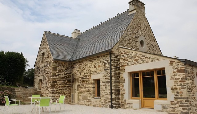 Renovated Typical Breton Country Property, Close to Hiking Trails