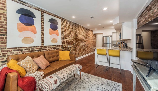 Renovated Upper Fells Point apartment in walking distance to Hopkins &Waterfront