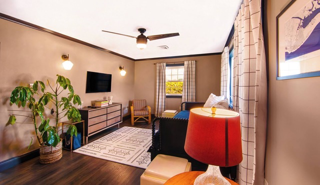 Renovated Coastal Retreat Walk to Town Near Stone Harbor & Other Beaches