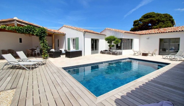 Renovated villa with heated pool