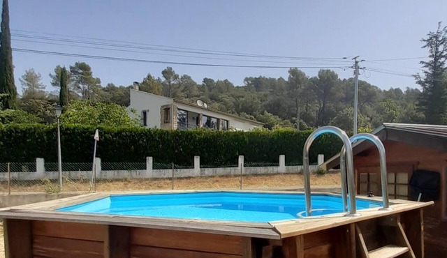 Renovated villa in the heart of green Provence