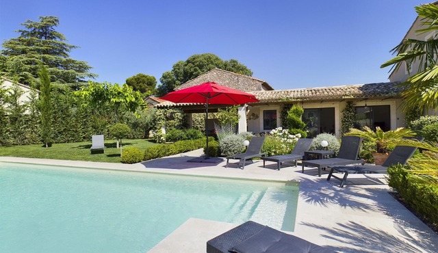 Renovated villa in Eygalières with heated pool