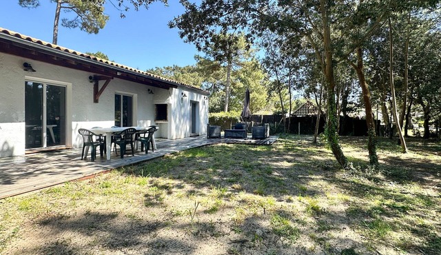 Renovated villa with garden, air conditioning, Wi-Fi, sleeps 8, La Palmyre