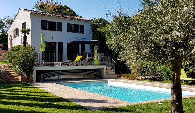 Renovated villa with heated pool and air conditioning