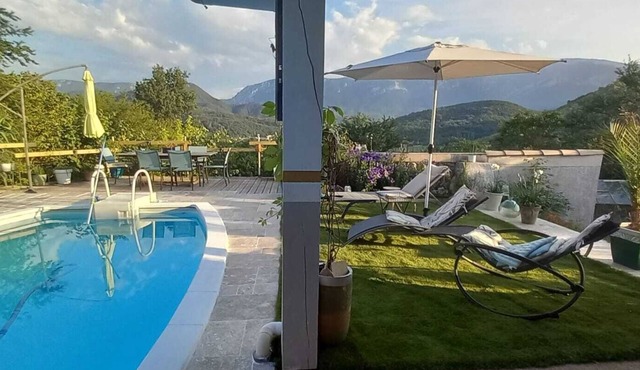Renovated villa with pool at the foot of the Aude Pyrenees. exceptional view