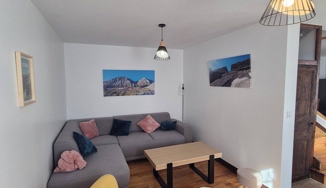 Renovated village house close to major sites and 3 ski resorts.