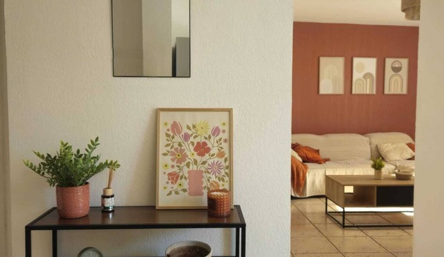 Renovated village house apartment with garage 10 minutes from the beach!