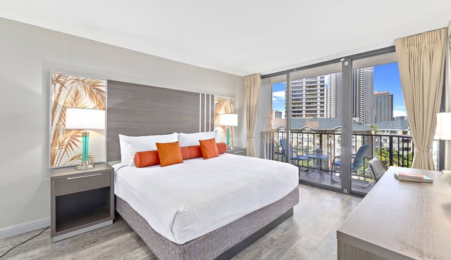 Renovated w/City View at Aqua Palms Waikiki