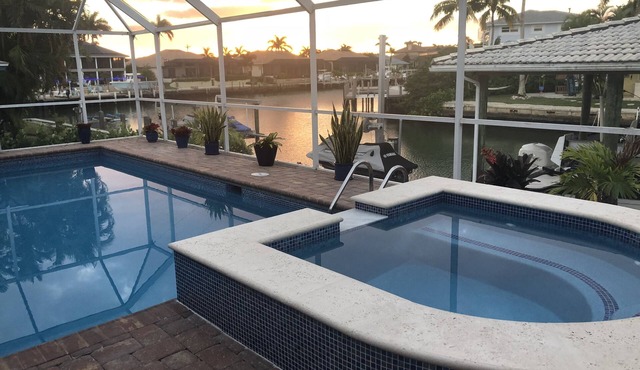 Renovated Waterfront Home -5Minute walk to Beach- sunsets& Marco Sq restaurants