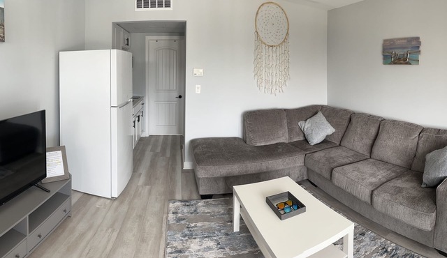Renovated Wildwood Apartment 2 blocks from the beach and boardwalk!