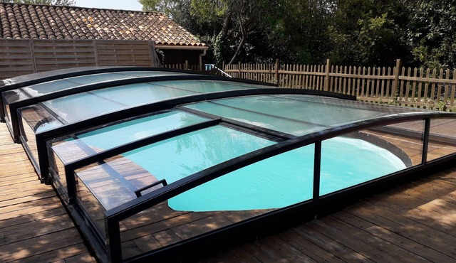 RENOVATED WINEGROWER'S HOUSE SLEEPS 8 BETWEEN SEA AND MOUNTAINS; SWIMMING POOL GARDEN