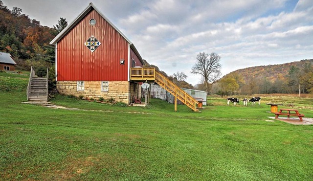 Renovated Winona Barn with 2 Decks on 80-Acre Lot!