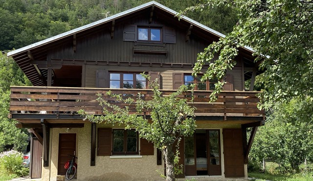 Renovated Wooden Chalet for Family Relaxation