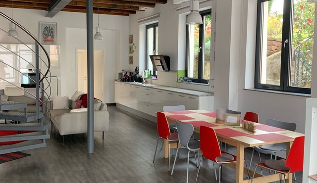 Renovated workshop as a single house for up to 7 persons in the historical center