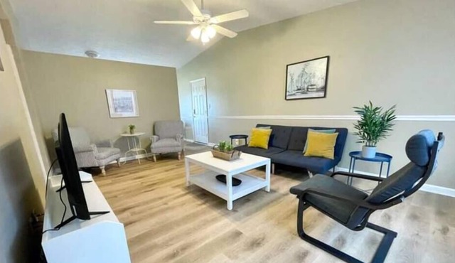 *RENT 2 HOMES* 6 Bedrooms, 3.5ba, Sleeps 18!