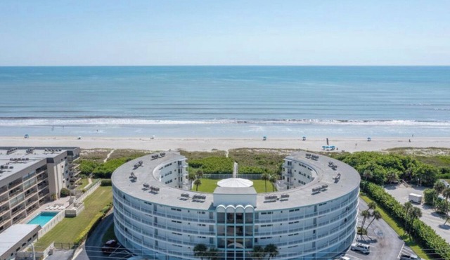 Rent 3 get 1 FREE month! 2800/monthly Oceanfront Condo!