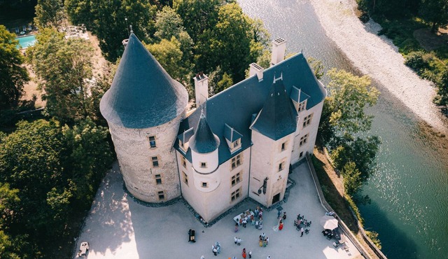 Rent a unique french castle for your family vacations
