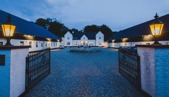 Rent a whole manor surrounded by stunning scenery down to Holsted y.