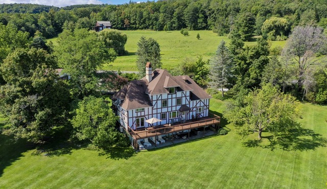 Rent an entire lake-view estate in the heart of wine country!