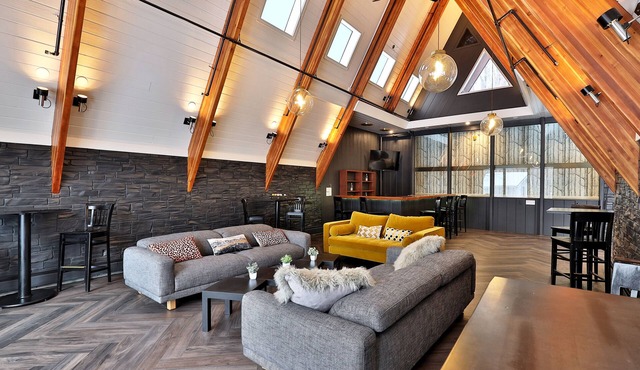 Rent An Inn! Takeover the Birch Ridge Mountain Lodge: 11 Rooms, Bar, Fireplace. 28 ppl. Event space.