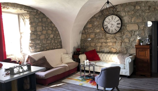 Rent apartment in the old mas of 1856.