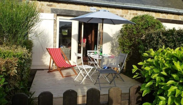 Rent at the edge of the water, Gulf of Morbihan, Larmor Baden