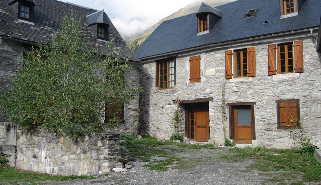 Rent barn renovated in the heart of a village close to St Lary