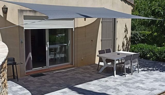 Rent detached house near the sea and 15 minutes walk from the cove