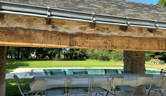 Rent domain : 3 houses, 17 beds, swimming pool, wood, pond