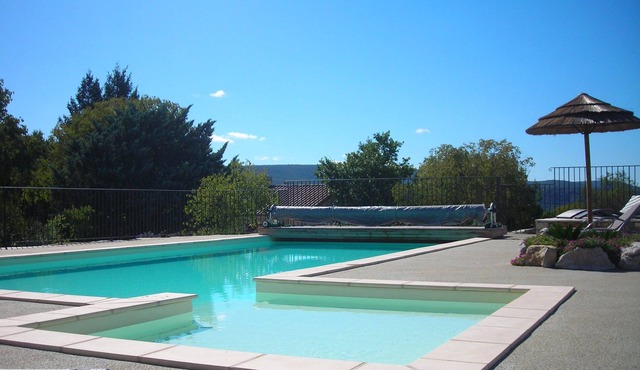 rent house 12 people with large heated pool quiet