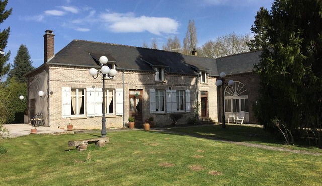 Rent house 6/8 beds saint Mards en Othe with tennis pool