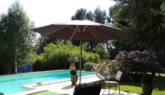 rent house in the luberon with swimming pool