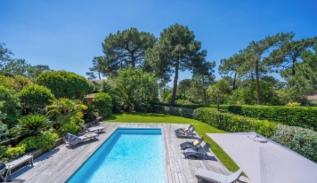 Rent House Villa Pyla, heated pool, 6 bedrooms, 6 bathrooms, 150m from the beach, 12p