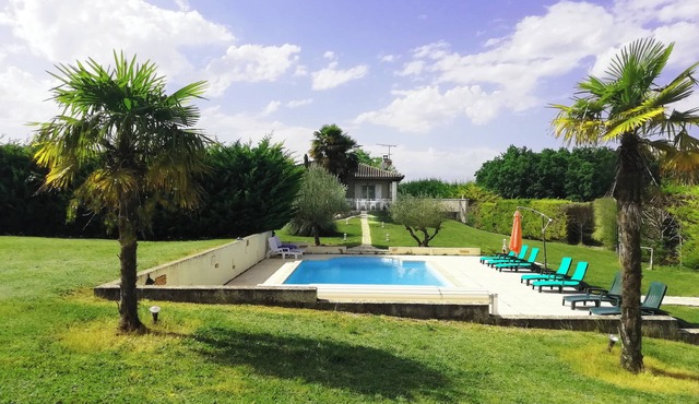 Rent house with private pool in the campgne near a lake