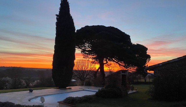 Rent Independent House - 12 to 14 Sleeps - 6 to 7 Bedrooms - Toulouse