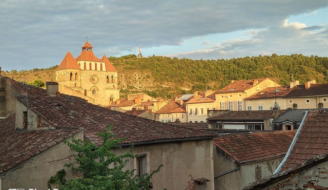 Rent large and beautiful house in the heart of historic old Cahors